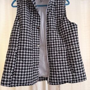 Kim Roger's Women's Houndstooth Vest - Black and White